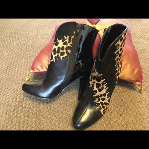 NEW Town Shoes brand leather booties